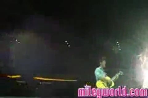 mileyWorld - Miley singing with Nick [Live] (1361)