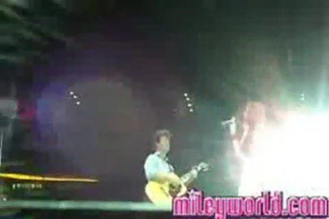 mileyWorld - Miley singing with Nick [Live] (1366) - MileyWorld - Miley singing with Nick Jonas live - Captures 3