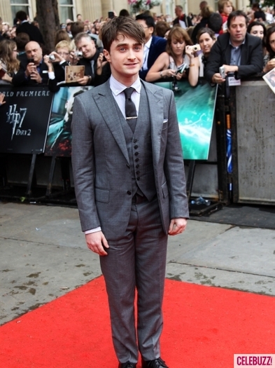 Harry-Potter-And-The-Deathly-Hallows-Part-2-World-Premiere-Inside-Arrivals-8-435x580 - harry potter and the deathly hollows part 2 premiere at london