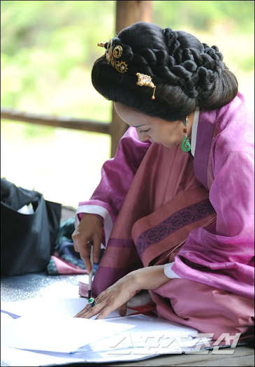 a7l26013_2 - Filmari-Kim So Roo