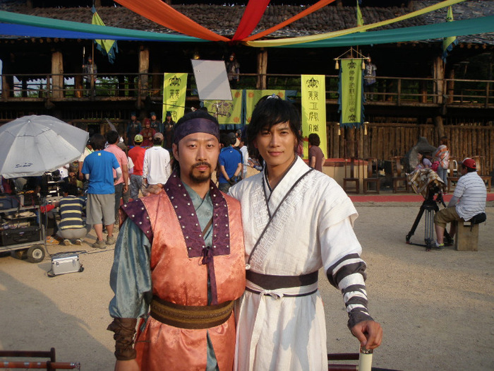 54706507201006272009411235546774142_001 - poze din kim suro
