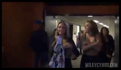 bscap0016 - Miley Backstage gypsy heart tour with her mom