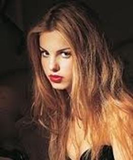 images (2) - Stephany Brito