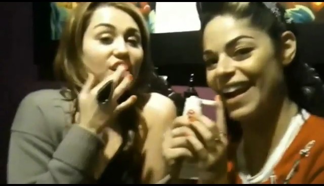 bscap0009 - Miley Cyrus With Denika Bedrossian in Ecuador