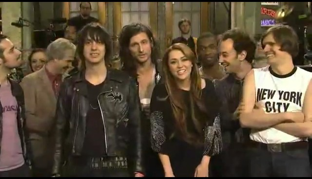 bscap0007 - Miley With The Strokes on SNL