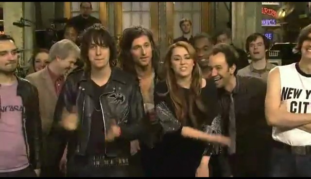 bscap0009 - Miley With The Strokes on SNL