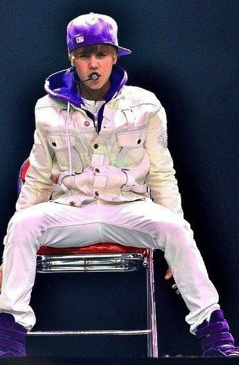 Justin-Bieber-run-away-love