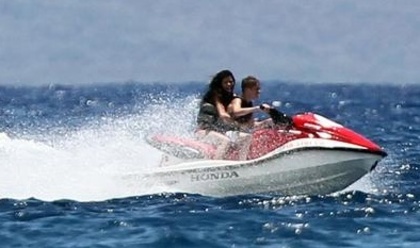 ftjuy - Justin Bieber and Selena Gomez in Hawaii