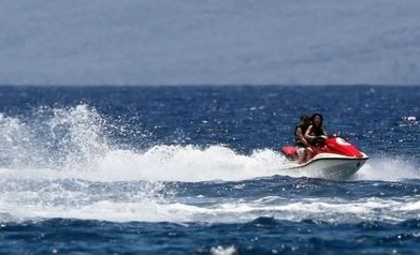 hrytu - Justin Bieber and Selena Gomez in Hawaii