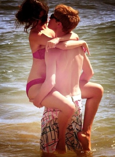 fghnygmkj - Justin Bieber and Selena Gomez in Hawaii