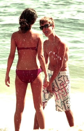 mjhk - Justin Bieber and Selena Gomez in Hawaii