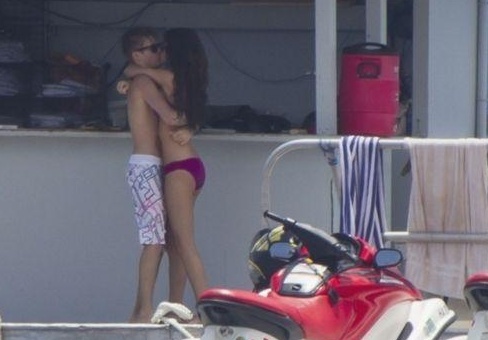vdgfr - Justin Bieber and Selena Gomez in Hawaii