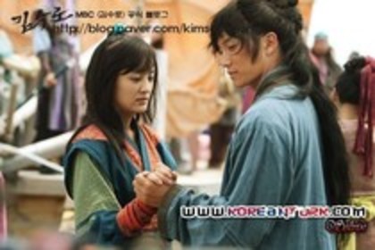 38484317_VECBVUOZF - Kim Soo Ro