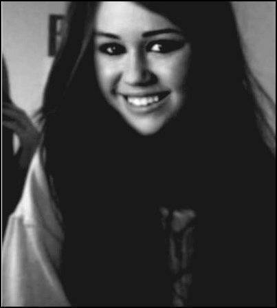 QUNUYURTNGUGVTVHFXN - Poze rare Miley Cyrus - miley cyrus
