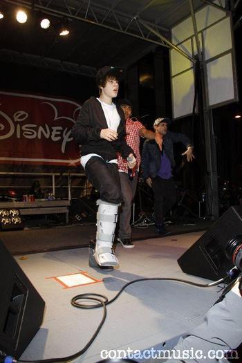 Justin-Bieber-1276265,852463,5