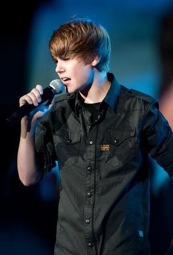 Justin-Bieber-1276265,854266,6