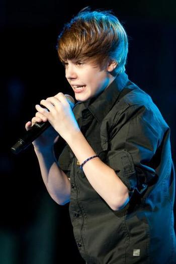 Justin-Bieber-1276265,854276,6 - Justin Bieber