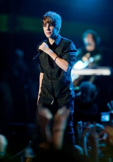 Justin-Bieber-1276265,854343,6 - Justin Bieber