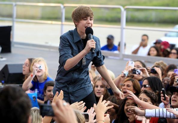 Justin-Bieber-1276265,855661,6 - Justin Bieber