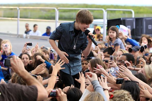 Justin-Bieber-1276265,855725,6 - Justin Bieber