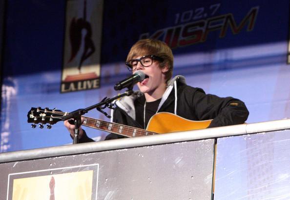 Justin-Bieber-1276265,859459,15 - Justin Bieber