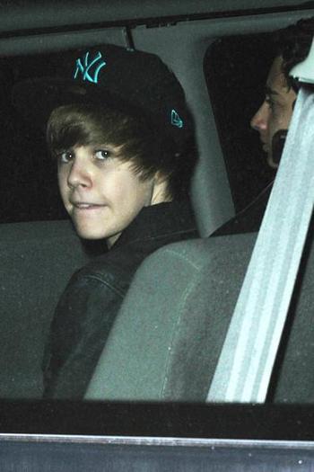 Justin-Bieber-1276265,859783,18