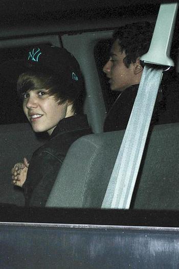 Justin-Bieber-1276265,859784,18 - Justin Bieber