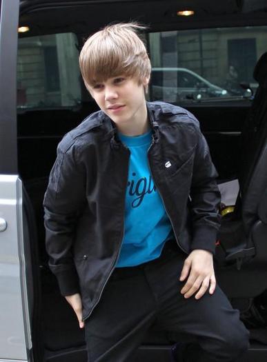 Justin-Bieber-1276265,942732,29 - Justin Bieber