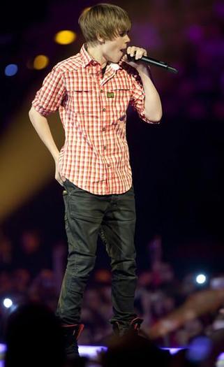 Justin-Bieber-1276265,942757,29 - Justin Bieber