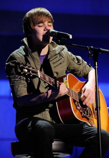 Justin-Bieber-1276265,942770,29