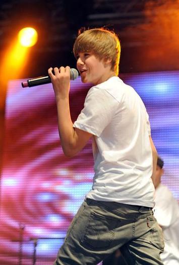 Justin-Bieber-1276265,953155,29 - Justin Bieber