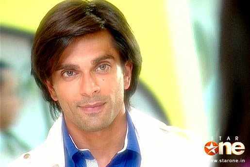 60098_156326947728082_100000523333268_384677_6748122_n - xxKaran Singh Grover-Armaanxx