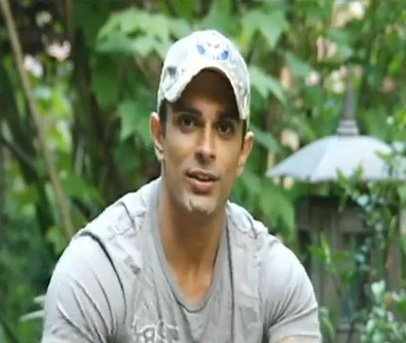 246971_224718960888880_100000523333268_824580_56937_n - xxKaran Singh Grover-Armaanxx
