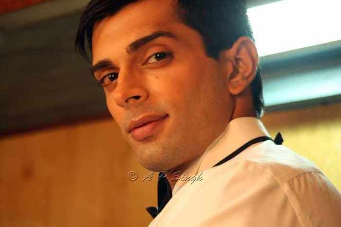 247429_222438961116880_100000523333268_807937_4419066_n - xxKaran Singh Grover-Armaanxx