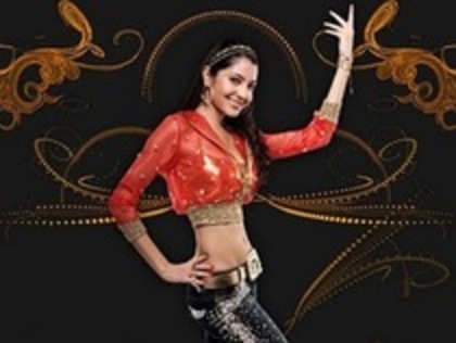 18554666_GYBBQWOPW - Anushka Sharma