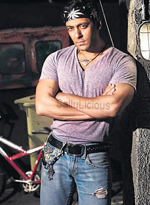 SALMAN3 - SALMAN KHAN POZE NOIIIII