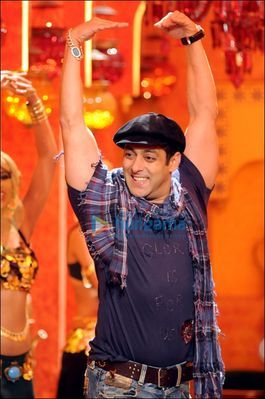 SALMAN12 - SALMAN KHAN POZE NOIIIII