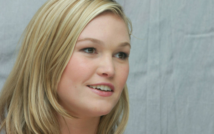 22 - Julia Stiles