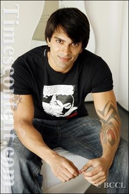 5410_246466695206_747465206_8209249_4417267_n - Karan Singh Grover