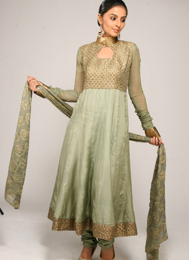 KIZJJUNJJEQIFMIKCOY - sari-uri