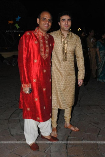 117764-ayaz-khan-in-sameer-soni-and-neelam-kothari-wedding-ceremony[1]