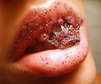 -lips-diamonds-sexy-girls-photo-_-deki-creative-Conceptual-artistic-photodigital-labios-eyes-masks-F - Buze