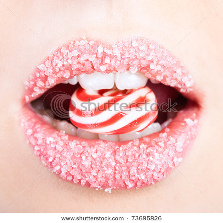 stock-photo-a-lollipop-in-the-mouth-close-up-73695826 - Buze