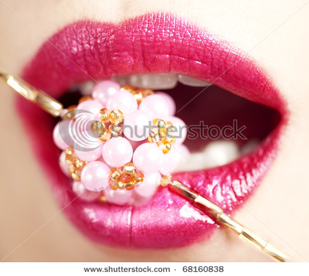 stock-photo-image-of-beautiful-bright-lips-closeup-68160838 - Buze1