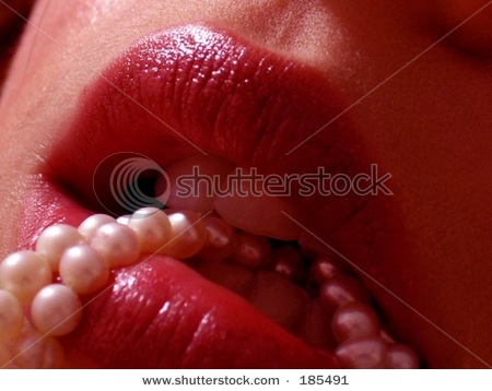 stock-photo-pearls-185491 - Buze1