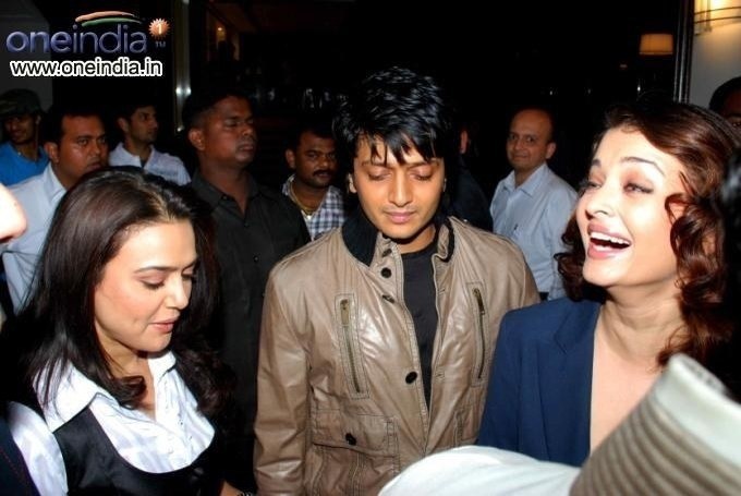 unforgettable-tour-press-meet05 - Aishwarya Rai and Preity Zinta