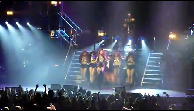bscap0002 - Miley Cant Be Tamed Live in Sydney