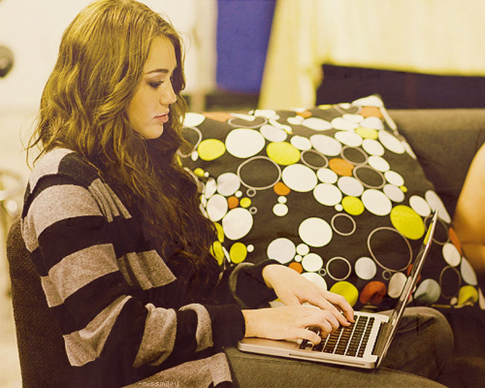 Miley Cyrus (9) - x - Miley Cyrus oo1