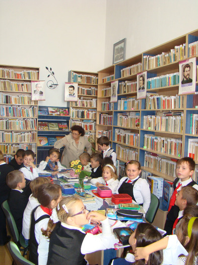 DSC04050 - La biblioteca scolii