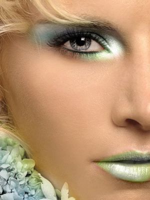gold_and_green_makeup_looks_for_disco_queen_1970s - Make-up